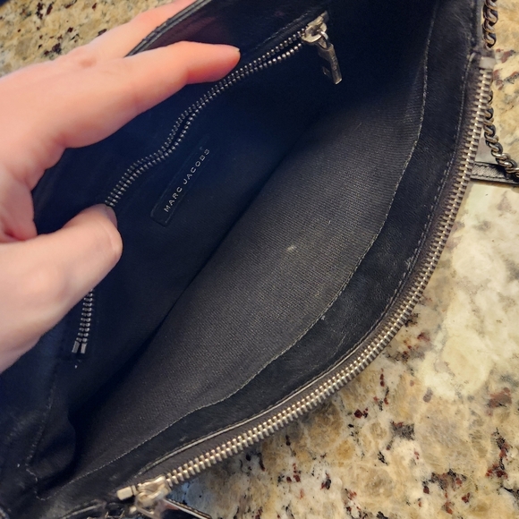 Marc Jacobs black leather with silver tone hardware hanging purse - Picture 9 of 13